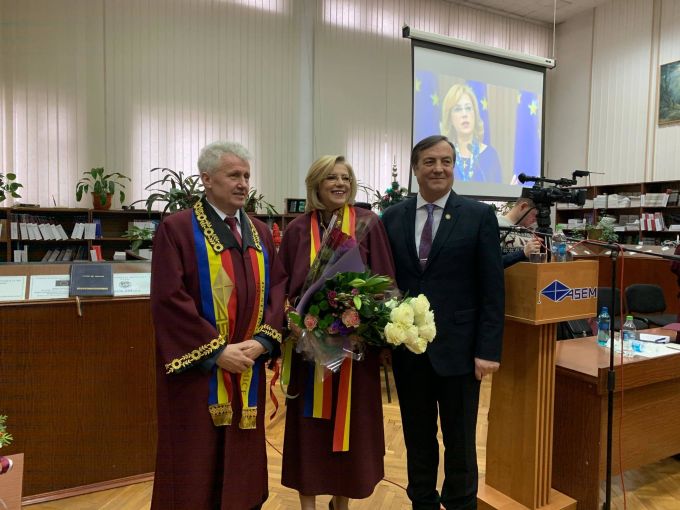 „Doctor Honoris Causa”, acordat europarlamentarului român Corina Creţu