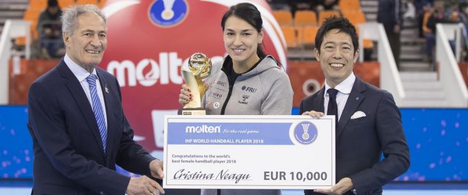 Cristina Neagu a primit trofeul acordat celei mai bune jucătoare de handbal din lume în anul 2018