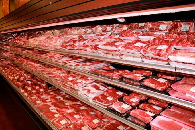 Polonia a exportat 2.700 de kilograme de carne de vită suspectă spre UE, inclusiv în România