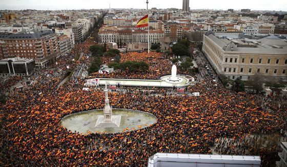 Proteste în Spania: 45.000 de oameni în stradă, pe fondul discuţiilor privind Catalonia