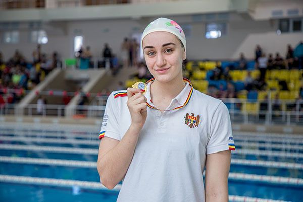 Tatiana Salcuţan a câştigat toate întrecerile la stilul spate la campionatul naţional de iarnă la înot