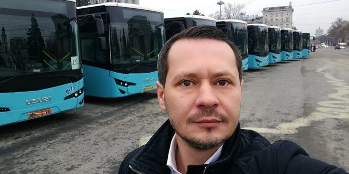 Mold-street: Autobuzele din offshore, pentru care primăria Chişinău va plăti 80 milioane lei, vor sta în PMAN până la sfârşitul campaniei electorale