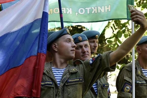 Militarii ruşi nu mai au voie să facă selfie şi să le publice pe reţelele de socializare