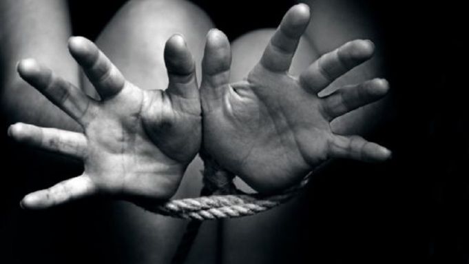 O femeie din Republica Moldova a traficat mai multe fete în Istanbul. Unul dintre complici era chiar fiul ei