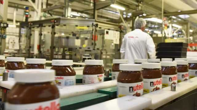 Probleme de calitate, descoperite la produsele Nutella şi Kinder Bueno. Ferrero a oprit, temporar, activitatea fabricii