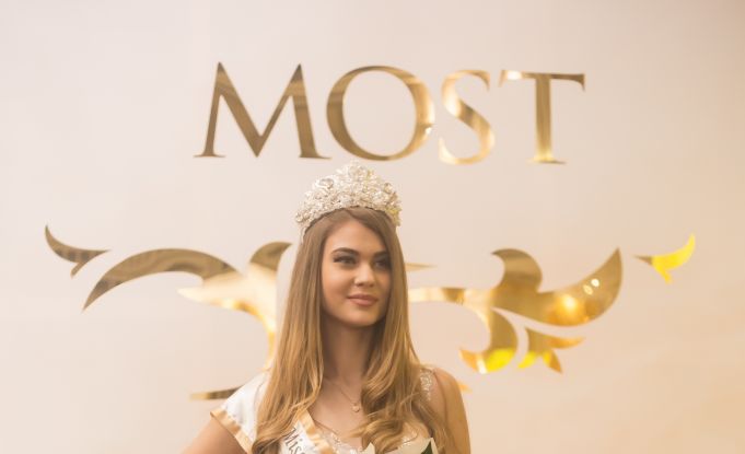 FOTO. Felicia Ursan, o tânără de 17 ani, va reprezenta Republica Moldova la Miss Continental UK din Londra