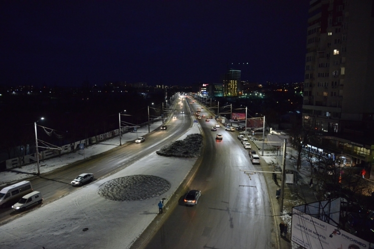 FOTO. Iluminatul public stradal a fost inaugurat pe două străzi din sectorul Centru al Chişinăului