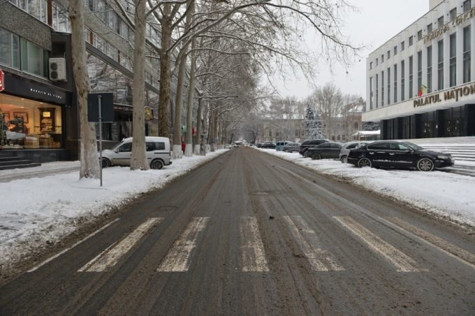 Traficul rutier pe drumurile din municipiul Chişinău se desfăşoară fără dificultăţi
