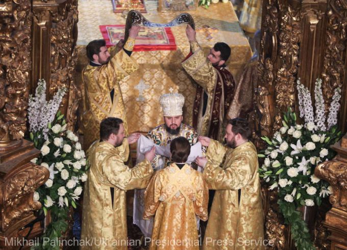 Ucraina: A fost întronizat primatul noii Biserici ortodoxe independente