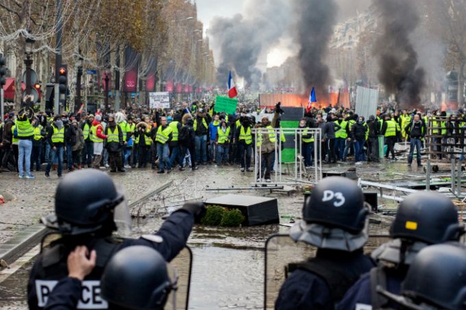 Adunarea Naţională din Franţa a adoptat o lege pentru limitarea protestelor violente