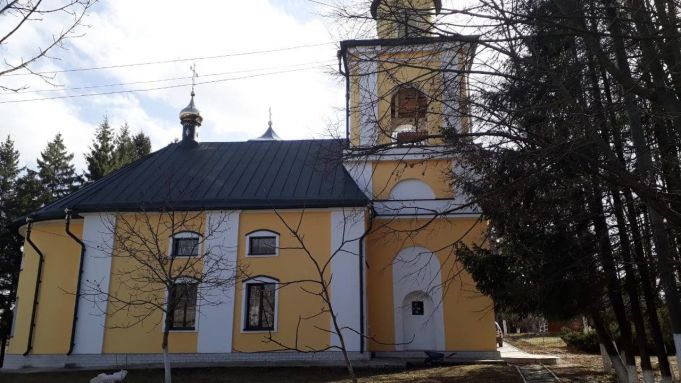 Incendiu la mănăstirea Hîrbovăţ. Cinci autospeciale de intervenţie au lucrat pentru a stinge flăcările