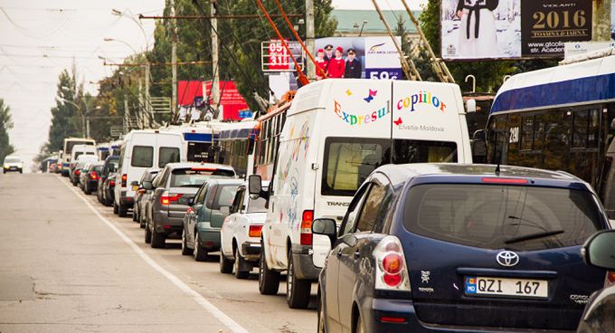 InfoTrafic: Ambuteiaje pe nouă străzi importante din Chişinău