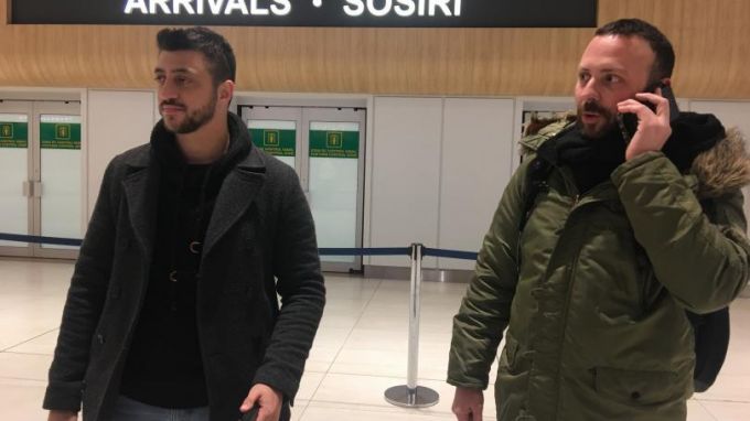 Doi jurnalişti greci au fost reţinuţi la Aeroportul Chişinău. Au fost eliberaţi abia după implicarea Ambasadorului Greciei