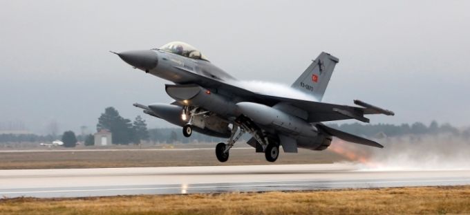 VIDEO. Avioanele F-16, în serviciul Poliţiei Aeriene. Forţele aeriene române au 12 aparate F-16 modernizate în Portugalia