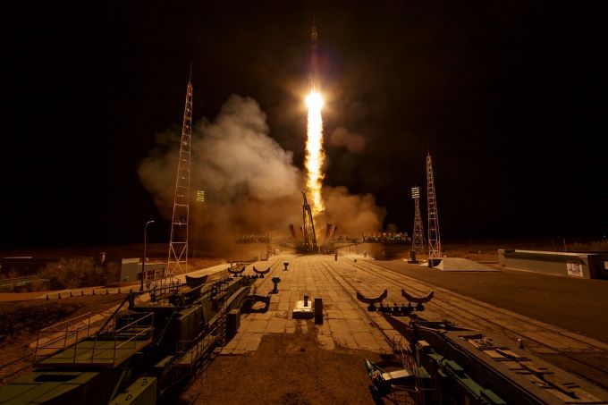 O capsulă Soyuz cu trei membri la bord a fost lansată din Kazahstan spre Staţia Spaţială Internaţională