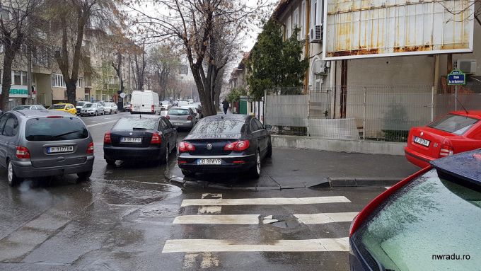 INP: Amenzi aspre pentru cei ce nu vor respecta regula parcării maşinilor pe trotuar