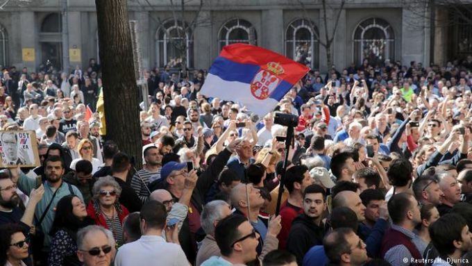 Serbia: Continuă protestele săptămânale împotriva preşedintelui Aleksandar Vucic