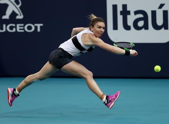 Simona Halep o va întâlni pe Karolina Pliskova în semifinalele turneului WTA de la Miami
