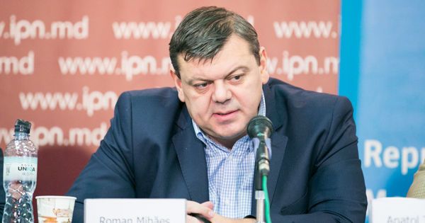 Interviu cu Roman Mihăieş: S-ar putea ca deputaţi de la ACUM sau PSRM să nu fie de acord cu politica liderilor de partid şi să devină independenţi
