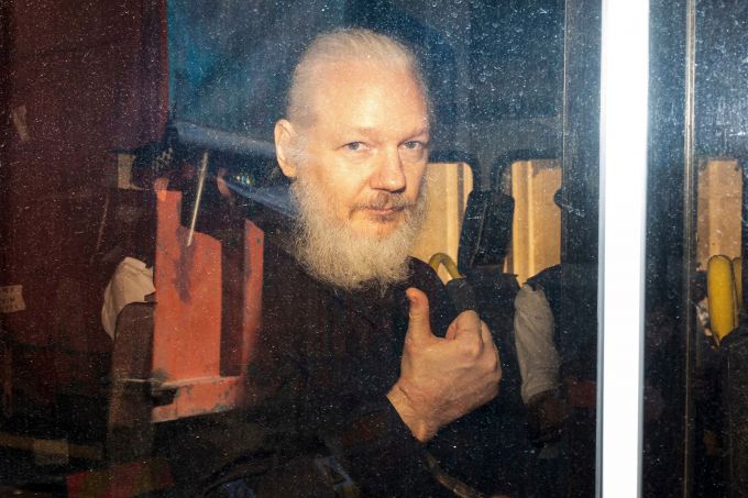 Assange a încercat să creeze un „centru de spionaj” în ambasada Ecuadorului