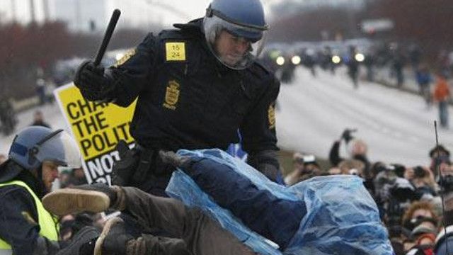 Peste 20 de persoane au fost arestate după revoltele din Copenhaga