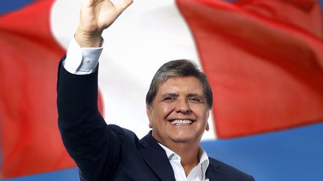 Fostul preşedinte peruan Alan Garcia a decedat, după ce s-a împuşcat în cap pentru a evita arestarea într-o anchetă de corupţie