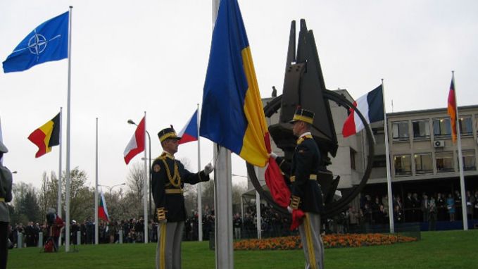 Declaraţie adoptată de Parlament, la 15 ani de la aderarea României la NATO; se reafirmă ataşamentul faţă de valorile şi ţelurile Alianţei