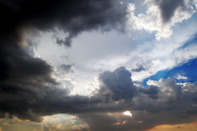 Meteorologii prognozează cer variabil, cu ploi doar în partea de nord a ţării