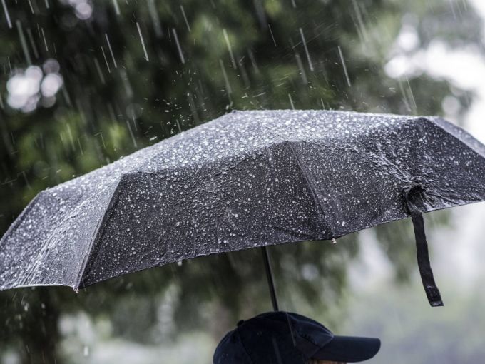 Vremea în R. Moldova: Meteorologii prognozează pentru astăzi ploi cu descărcări electrice