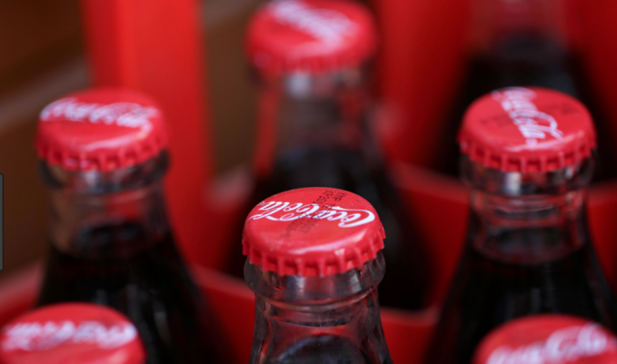 Compania americană Coca-Cola a cheltuit peste opt milioane de euro pentru a influenţa medici şi oameni de ştiinţă din Franţa