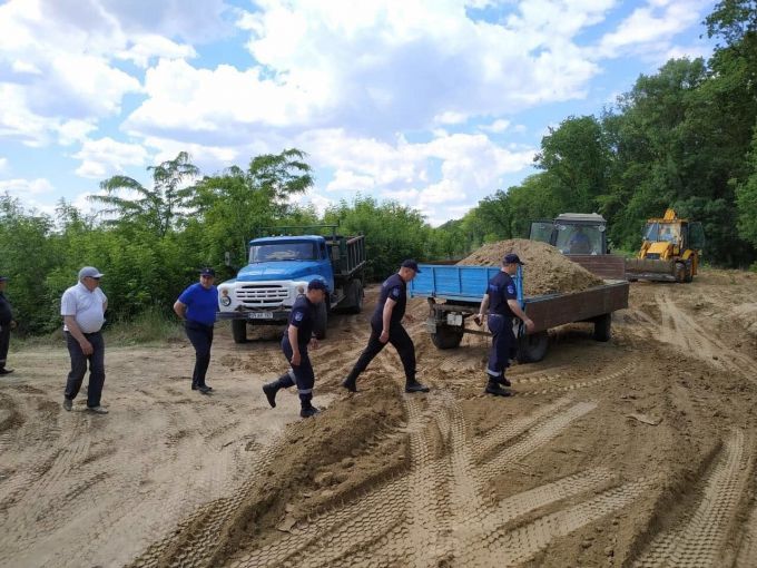 În raionul Ştefan Vodă s-a lucrat la întărirea digurilor. Pericolul de inundaţii a fost depăşit