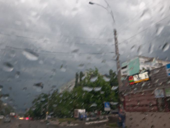 Se aşteaptă un sfârşit de săptămână ploios în Republica Moldova