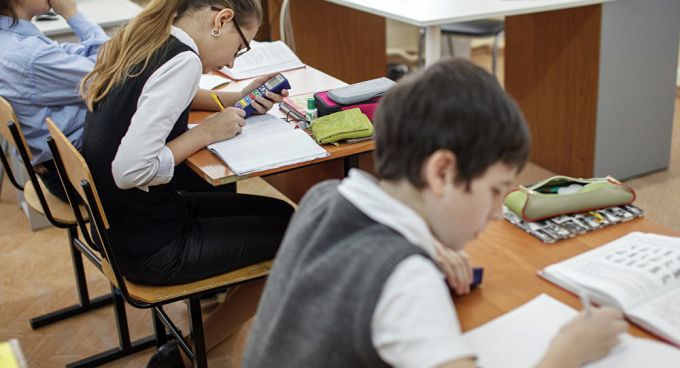 Un profesor de clasele primare de la un liceu din Chişinău, condamnat pentru acţiuni perverse faţă de elevi