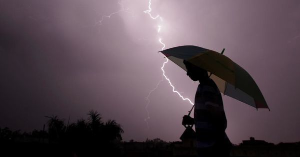 Alertă meteo: Cod galben de averse puternice, descărcări electrice şi vijelie pe întreg teritoriul Republicii Moldova