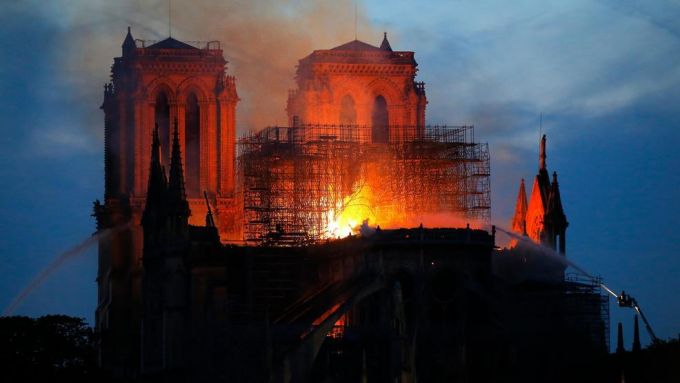 Fostul arhitect şef de la Notre Dame de Paris, sceptic despre reconstrucţia catedralei: În cinci ani nu este posibilă. Vezi de ce
