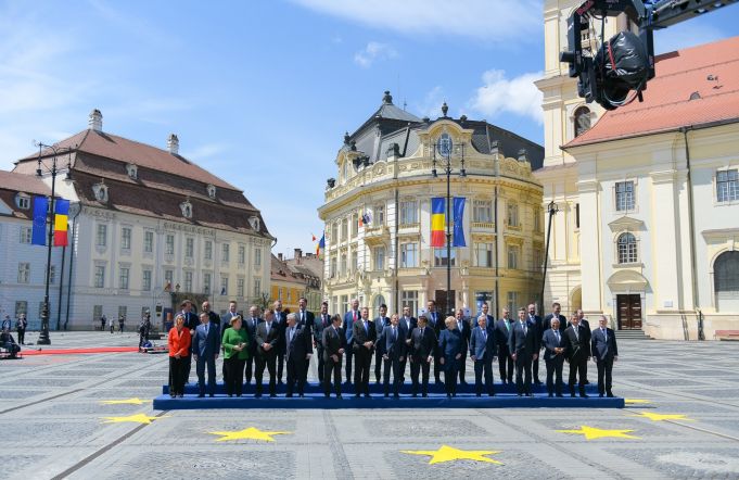 Liderii europeni au adoptat Declaraţia de la Sibiu, 10 promisiuni faţă de cetăţenii europeni