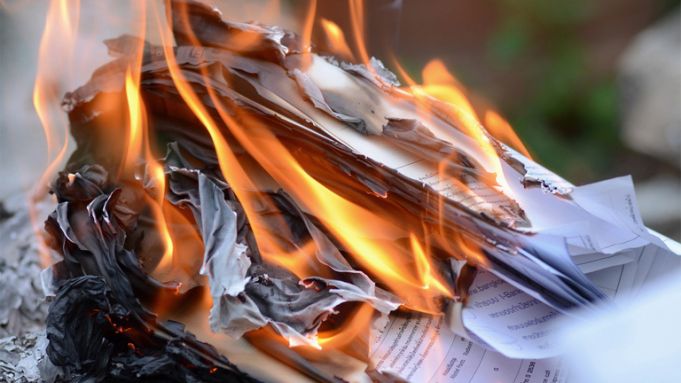 Şeful statului: La CNA şi SIS, sâmbătă şi duminică s-au ars documente legate de furtul miliardului