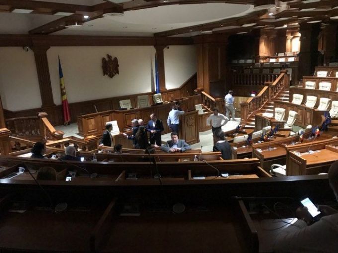 În Parlamentul R. Moldova se va discuta astăzi despre anularea votului mixt
