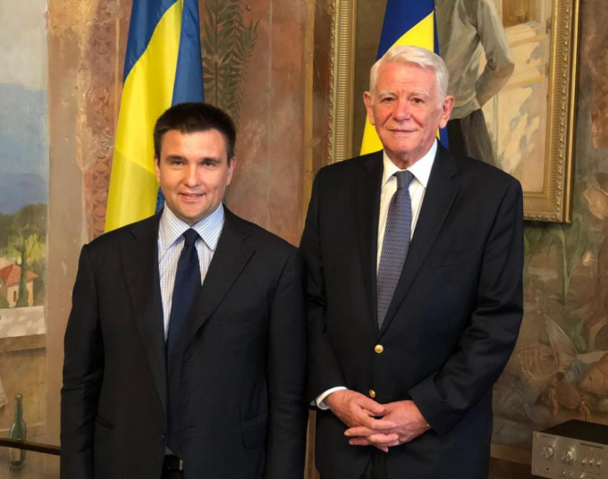 Ministrul român de Externe, Teodor Meleşcanu, a avut o întrevedere cu omologul ucrainean referitor la evoluţiile recente din R. Moldova