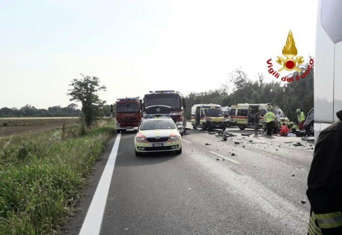 FOTO. Accident fatal în Italia, doi moldoveni au decedat, 4 persoane sunt la spital