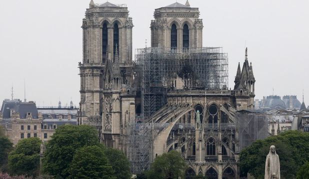 Prima slujbă la Notre-Dame după incendiul devastator