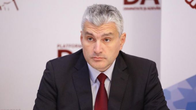 VIDEO. Şeful comisiei de anchetă în cazul furtului miliardului, Alexandru Slusari susţine un briefing de presă