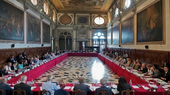 UPDATE. Verdictul Comisiei de la Veneţia. NU au existat condiţii pentru dizolvarea parlamentului de la Chişinău