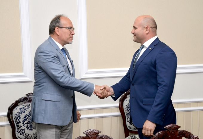 Ministrul Apărării a discutat cu ambasadorul României despre cooperarea în domeniul militar