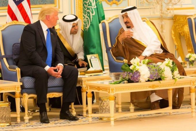 SUA: Emirul Qatarului s-a oferit să medieze criza SUA-Iran în discuţiile cu preşedintele Donald Trump
