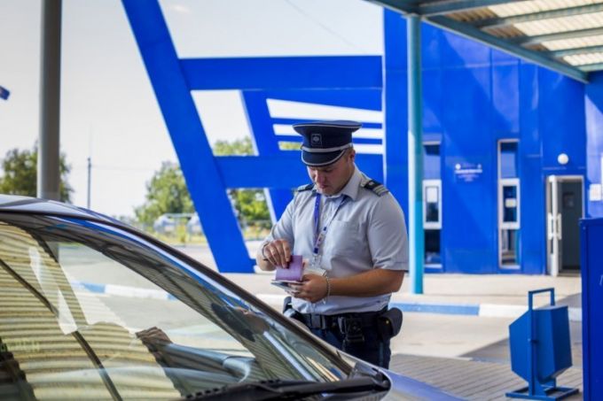 Un şofer din R. Moldova riscă amendă penală pentru prezentarea unui certificat de înmatriculare auto falsificat