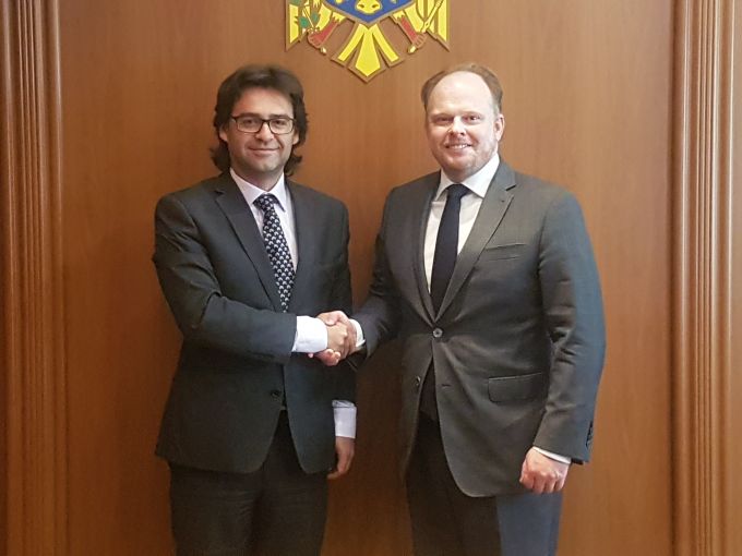 Ministrul de externe Nicu Popescu a avut o întrevedere cu ambasadorul Canadei, Kevin Hamilton