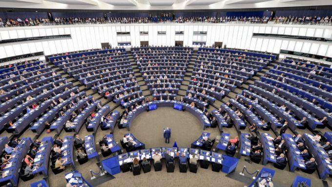 Europarlamentar: În Parlamentul European ar putea fi aprobată o rezoluţie prin care cetăţenii din RM să aibă drept de muncă oriunde în UE