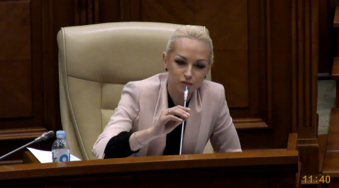 Marina Tauber, deranjată că deputaţii rostesc numele lui Ilan Şor în timp ce acesta lipseşte de la şedinţele Parlamentului