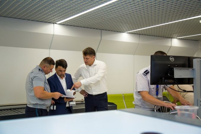 Poliţiştii de frontieră din Aeroportul Internaţional Chişinău, vizitaţi de noul şef al instituţiei
